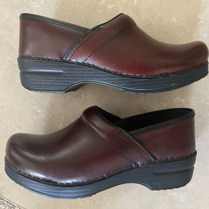 Danskos clog, wine burgundy maroon EU39